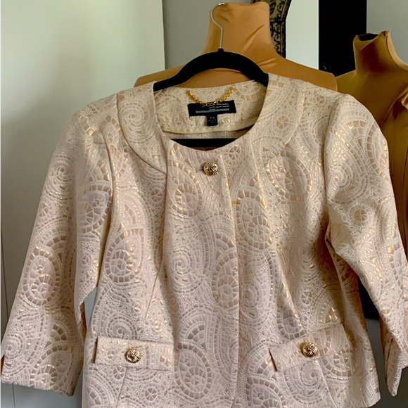 JACKET SHORT AND CLASSY. CREAM AND GOLD BROCADE SIZE PS NEW - Picture 6 of 6